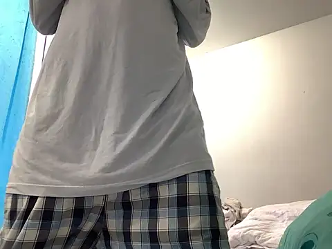 Snapshot of Max_Rain chatting on April 14, 2026, 10:04 pm Max Rain online show from April 14, 2026, 10:04 pm