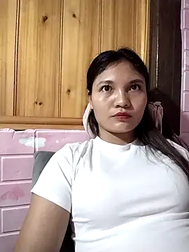 Duyen02 online show from October 7, 2025, 3:02 pm