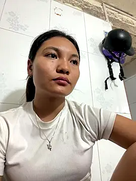 Duyen02 online show from October 9, 2025, 5:35 pm