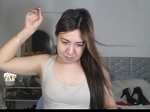 stellahugeX online show from November 30, 2025, 9:15 pm