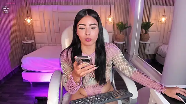 LovelyEyesx online show from February 5, 2026, 5:09 pm