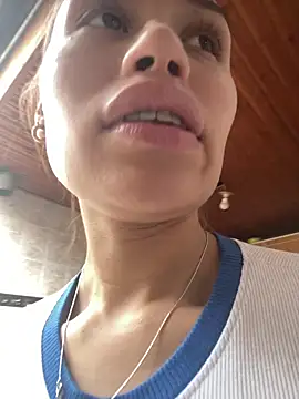 juliana-mancini online show from November 17, 2025, 7:07 pm