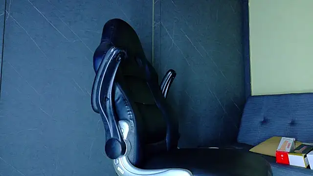 Snapshot of ALANNFERRER chatting on April 7, 2026, 9:55 am ALANNFERRER online show from April 7, 2026, 9:55 am