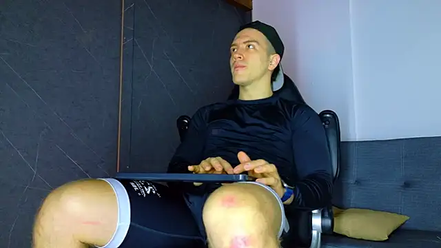 Snapshot of ALANNFERRER chatting on February 11, 2026, 10:15 am ALANNFERRER online show from February 11, 2026, 10:15 am