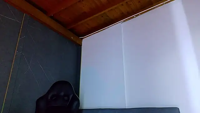 Snapshot of ALANNFERRER chatting on February 3, 2026, 10:09 am ALANNFERRER online show from February 3, 2026, 10:09 am