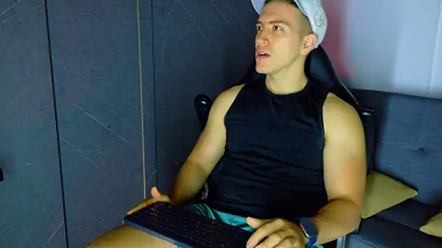 Snapshot of ALANNFERRER chatting on February 10, 2026, 10:14 am ALANNFERRER online show from February 10, 2026, 10:14 am