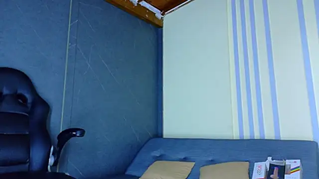 Snapshot of ALANNFERRER chatting on April 6, 2026, 10:16 am ALANNFERRER online show from April 6, 2026, 10:16 am