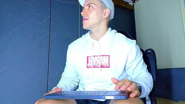 Snapshot of ALANNFERRER chatting on March 28, 2026, 10:16 am ALANNFERRER online show from March 28, 2026, 10:16 am