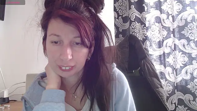 RosieHayes online show from November 15, 2025, 9:02 am