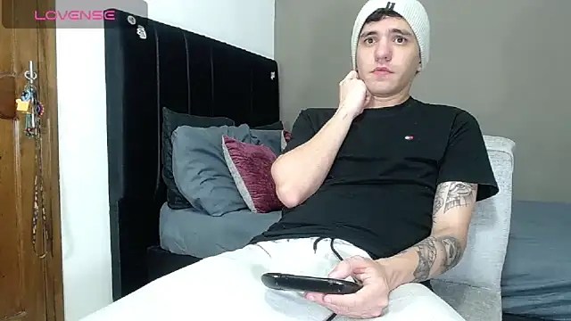 Matteo12  online show from February 8, 2026, 12:52 am