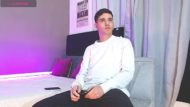 Matteo12  online show from November 11, 2025, 11:53 pm