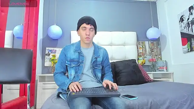 Matteo12  online show from October 25, 2025, 3:38 am