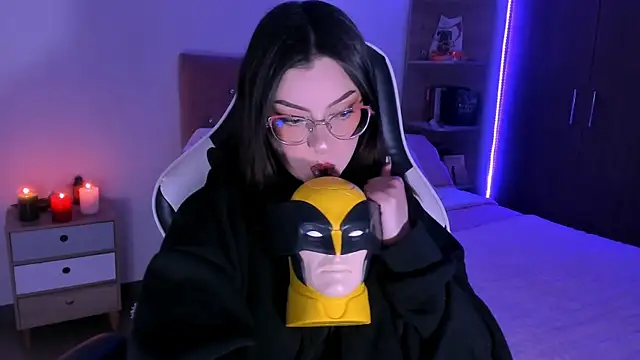 OphelianaRose33 online show from November 28, 2025, 11:05 pm