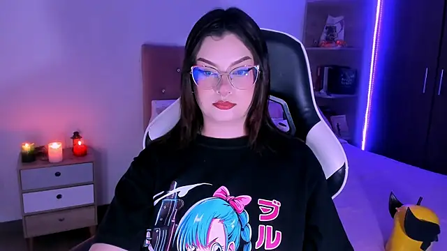 OphelianaRose33 online show from December 2, 2025, 10:00 pm