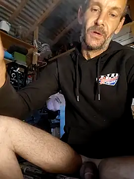 Hungwell1515 online show from November 17, 2025, 2:21 pm