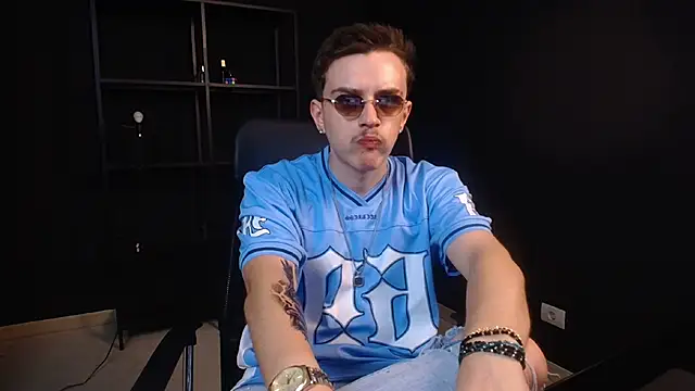 FelixStarkk online show from July 17, 2026, 5:37 am