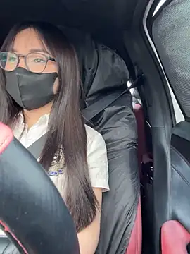 Linh 2004 online show from September 22, 2025, 5:35 am