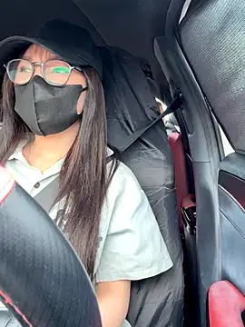 Linh 2004 online show from September 21, 2025, 5:23 am