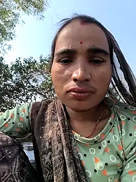 Hot raaani online show from November 7, 2025, 6:18 am