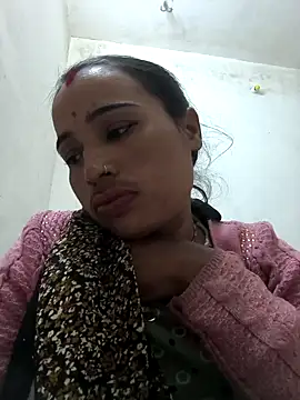 Hot raaani online show from December 17, 2025, 2:55 pm