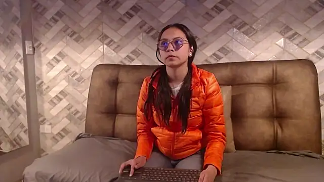 katalina07 1 online show from January 14, 2026, 4:43 pm