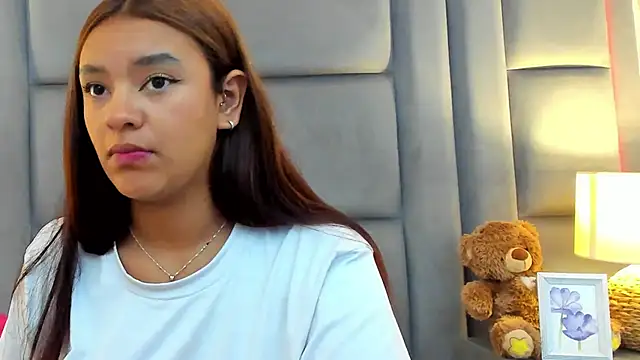 GabyMoreau online show from October 27, 2025, 7:59 pm