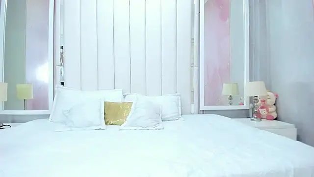 luna hot ass online show from June 11, 2026, 8:17 pm