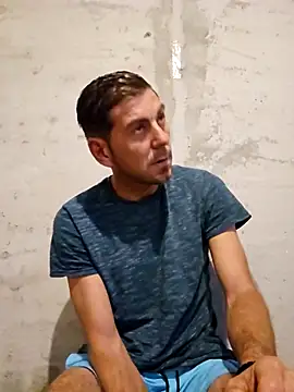 Snapshot of Alex-andru88 chatting on October 28, 2025, 5:18 am Alex-andru88 online show from October 28, 2025, 5:18 am