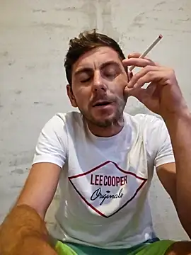 Snapshot of Alex-andru88 chatting on October 7, 2025, 10:05 am Alex-andru88 online show from October 7, 2025, 10:05 am