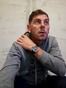 Snapshot of Alex-andru88 chatting on October 12, 2025, 2:07 pm Alex-andru88 online show from October 12, 2025, 2:07 pm