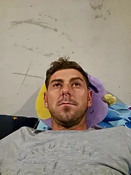 Snapshot of Alex-andru88 chatting on October 29, 2025, 7:57 pm Alex-andru88 online show from October 29, 2025, 7:57 pm