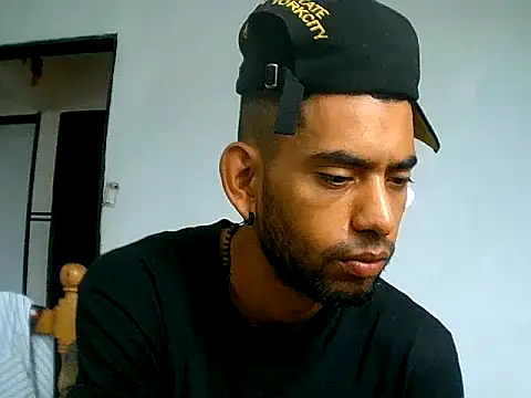 Snapshot of Negritohot2828 chatting on April 5, 2026, 2:13 pm Negritohot2828 online show from April 5, 2026, 2:13 pm