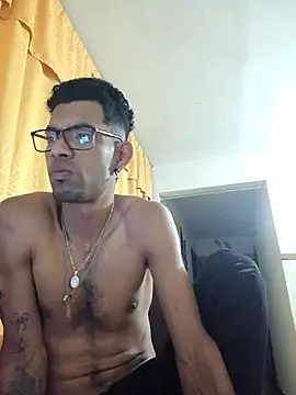 Snapshot of Negritohot2828 chatting on April 16, 2026, 4:13 am Negritohot2828 online show from April 16, 2026, 4:13 am