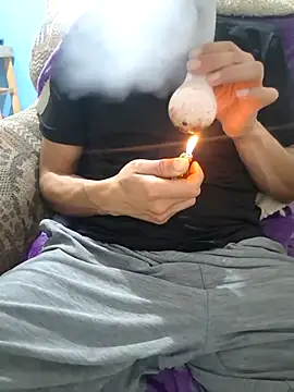 Golonzo1996 online show from April 18, 2026, 3:42 am