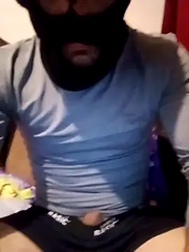 Golonzo1996 online show from November 27, 2025, 8:31 pm