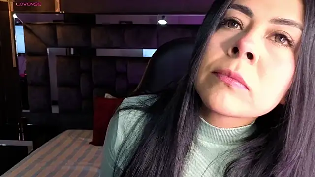 Aniajoness  online show from November 20, 2025, 4:02 am