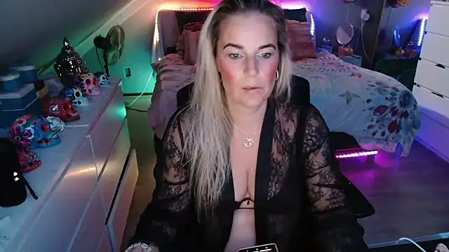 Snapshot of Mrs-Aurora chatting on May 11, 2026, 12:50 pm Mrs-Aurora online show from May 11, 2026, 12:50 pm