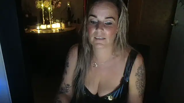 Snapshot of Mrs-Aurora chatting on May 20, 2026, 10:18 pm Mrs-Aurora online show from May 20, 2026, 10:18 pm