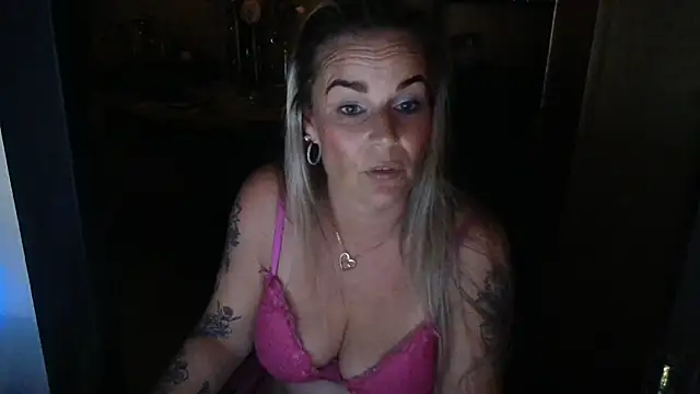 Snapshot of Mrs-Aurora chatting on May 9, 2026, 12:03 am Mrs-Aurora online show from May 9, 2026, 12:03 am