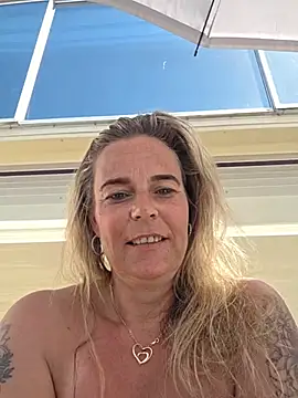 Snapshot of Mrs-Aurora chatting on May 25, 2026, 12:59 pm Mrs-Aurora online show from May 25, 2026, 12:59 pm