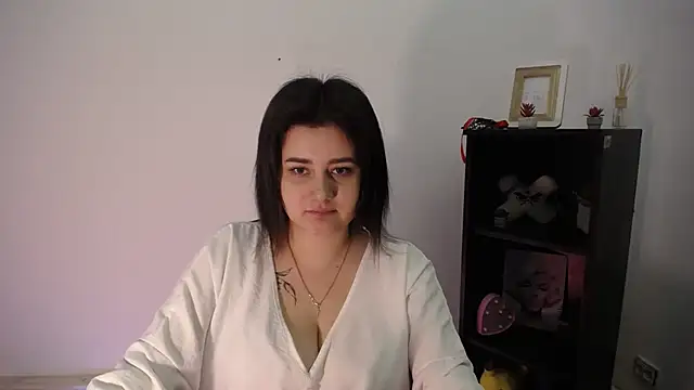 Katrin kiss  online show from December 16, 2025, 11:47 am