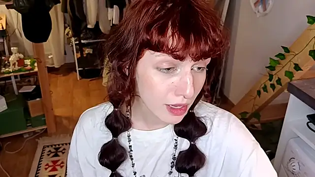 LeelooYolo online show from April 10, 2026, 9:33 pm