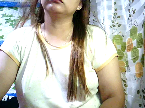 yuana25 online show from October 15, 2025, 12:57 pm