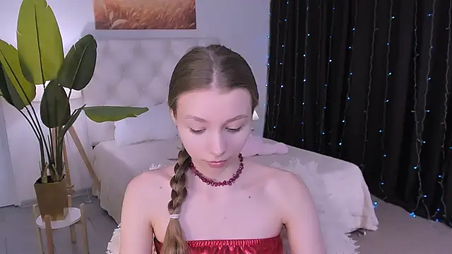 Snapshot of JulieDaniel chatting on March 18, 2026, 8:17 am JulieDaniel online show from March 18, 2026, 8:17 am