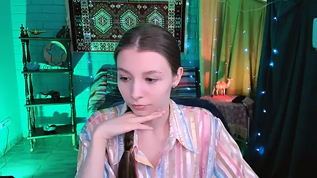 Snapshot of JulieDaniel chatting on April 3, 2026, 4:19 am JulieDaniel online show from April 3, 2026, 4:19 am