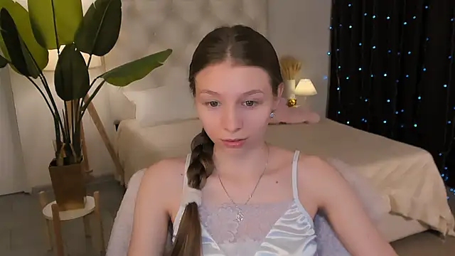 Snapshot of JulieDaniel chatting on March 3, 2026, 5:03 am JulieDaniel online show from March 3, 2026, 5:03 am