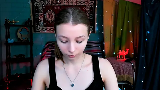 Snapshot of JulieDaniel chatting on April 8, 2026, 4:25 am JulieDaniel online show from April 8, 2026, 4:25 am