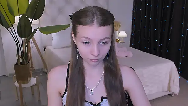 Snapshot of JulieDaniel chatting on March 10, 2026, 8:18 am JulieDaniel online show from March 10, 2026, 8:18 am