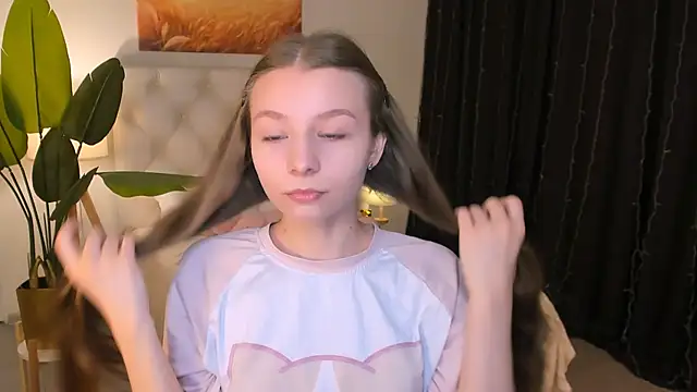 Snapshot of JulieDaniel chatting on March 25, 2026, 4:23 am JulieDaniel online show from March 25, 2026, 4:23 am