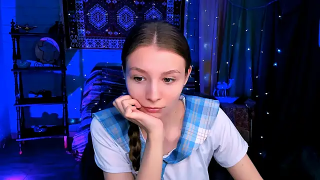 Snapshot of JulieDaniel chatting on April 2, 2026, 4:19 am JulieDaniel online show from April 2, 2026, 4:19 am